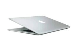 Nova loja da Apple tem MacBook gigante no telhado