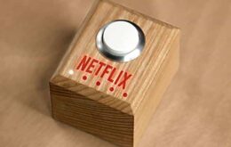 Netflix cria botão que ajusta a luz, desliga o celular e liga a TV em um clique