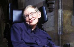 Stephen Hawking explica o risco da evolução da inteligência artificial