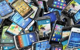 Vendas de smartphones no Brasil caem 25% em um ano