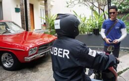 Transporte com moto da Uber não tem data para chegar ao Brasil