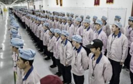 Saiba como é a vida dentro de uma fábrica de iPhones na China