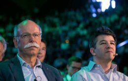 CEOs da Uber e da Daimler trocam farpas delicadas em evento em Berlim