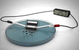 Cientistas criam bateria que se desintegra sozinha na água