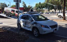 Carro autônomo do Google é parcialmente destruído em acidente