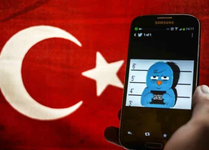 Governo da Turquia bloqueia Facebook, WhatsApp, Youtube e Twitter