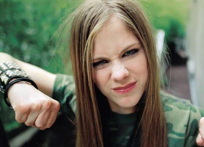 Cantora Avril Lavigne acusa Mark Zuckerberg de bullying