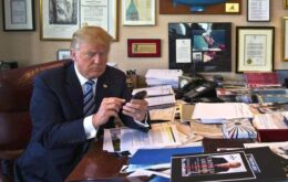 Senadores questionam Trump sobre uso de Android antigo