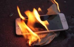 Mulher acorda com seu iPhone pegando fogo nos Estados Unidos