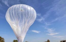 Balão do Google cai em vilarejo e é confundido com disco voador