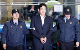 Líder da Samsung é condenado a 5 anos de prisão por suborno