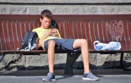 Adolescentes podem estar trocando drogas pelo smartphone