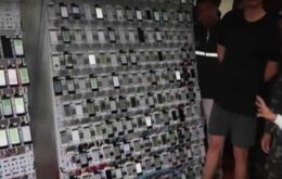 Operação fecha ‘fazenda de cliques’ com 400 iPhones e 350 mil chips de celular