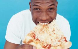 Pesquisa: maioria das pessoas revelaria dados de amigos em troca de pizza