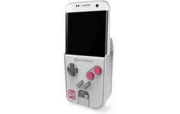 Transforme seu smartphone em um Game Boy com este acessório