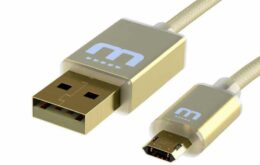 Este cabo micro USB reversível sempre vai encaixar no conector do smartphone