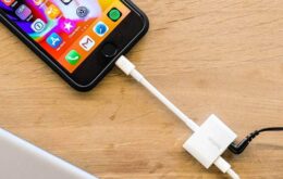 Apple vende adaptador que permite carregar celular e usar fones ao mesmo tempo