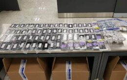 Homem é preso em aeroporto de SP portando 72 iPhones