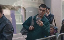 Samsung zomba dos 10 anos do iPhone em novo comercial