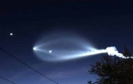 SpaceX lança seu último foguete de 2017 e deixa rastro luminoso no céu