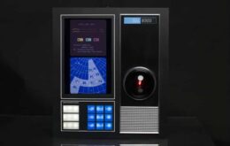 Réplica de HAL-9000 controla sua casa e responde a comandos de voz