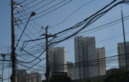 Operadoras começam a organizar fios em mais de 2.000 postes de São Paulo