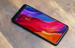 Xiaomi mostra celular com traseira deslizante e tela sem notch