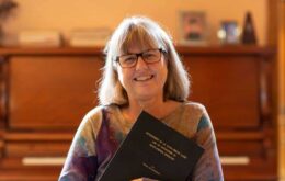 Donna Strickland é a primeira mulher a ganhar prêmio Nobel de física em 55 anos