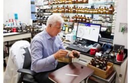 Boticário cria primeiro perfume do mundo com ajuda de inteligência artificial