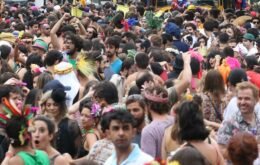 Foi roubado? Se perdeu? Veja como proteger seu celular e a si mesmo no Carnaval