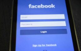 Facebook pede senha de e-mail de usuários