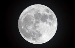 Superfície da Lua pode eletrocutar astronautas, dizem cientistas