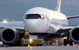 Boeing anuncia correção no software de aviões que caíram na Etiópia e Indonésia