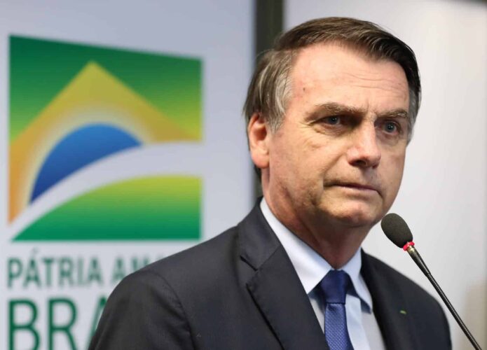 Facebook derruba rede de páginas e contas falsas ligadas a Bolsonaro