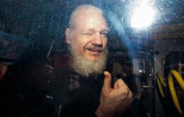 Julian Assange, do WikiLeaks, recebe sua primeira condenação