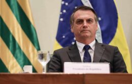 Bolsonaro ignora segurança da informação ao usar WhatsApp em celular comum