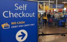 Walmart usa câmeras com Inteligência Artificial para evitar roubos nos caixas de autoatendimento