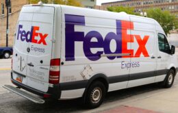 Após confusão com a Huawei, FedEx processa governo dos EUA por impor regras de transporte