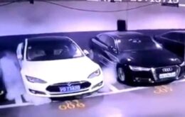 Tesla vendeu carros sabendo de risco de explosão em baterias