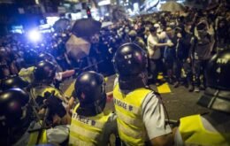 Manifestantes usam laser contra câmeras de reconhecimento facial