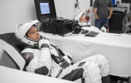 Nasa testa trajes espaciais criados pela SpaceX