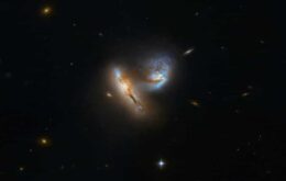 Telescópio Hubble identifica colisão de galáxias