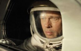 Brad Pitt entrevista astronauta que está no espaço