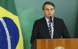 Bolsonaro assina MP que cria carteirinha estudantil digital