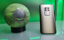 Review: Motorola One Zoom traz leitor de impressões digitais na tela