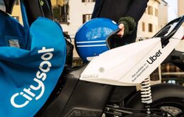 Uber agora oferece compartilhamento de motos elétricas em Paris