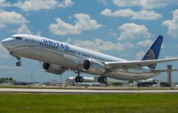 United Airlines informa passageiros em qual aeronave irão embarcar
