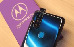 Motorola lança o One Hyper, aparelho com câmera frontal pop-up
