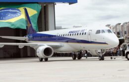 Embraer vai parar fábricas e dar férias a funcionários