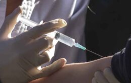 Vacina contra o Ebola com tecnologia testada para a Covid-19 é aprovada